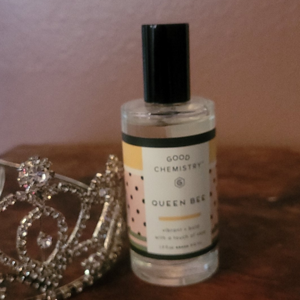 Good chemistry perfume!! Queen Bee!